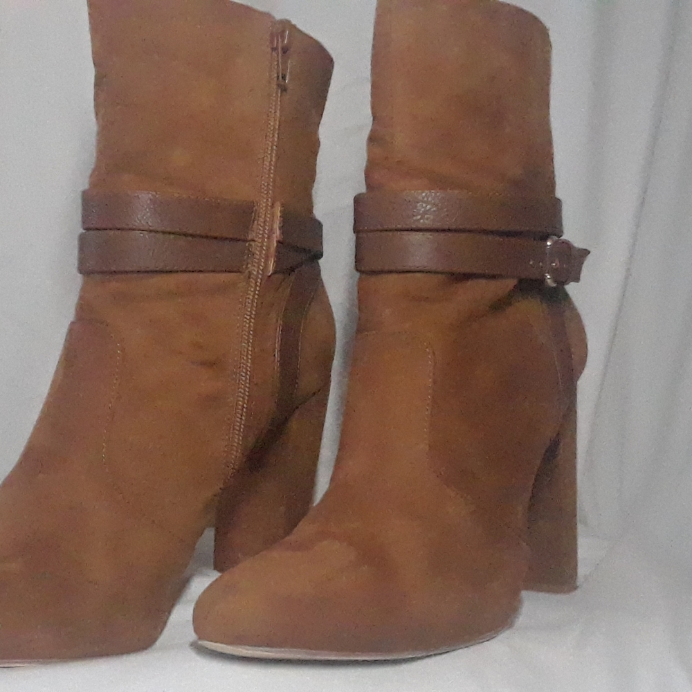 Shoes - Picture 8 of 8